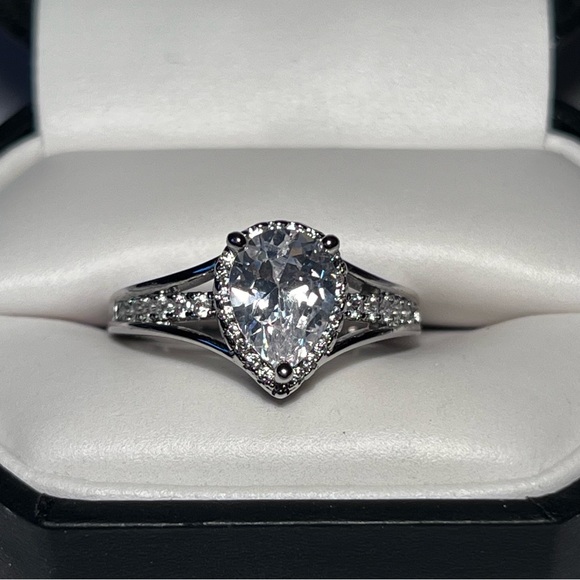 925 Sterling Silver Pear-Shaped Diamond Engagement Ring - Picture 7 of 11